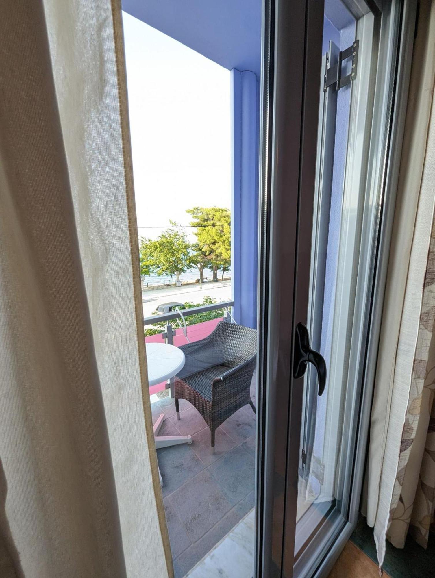 Okeania Seafront Rooms In Камена-Вурла Экстерьер фото