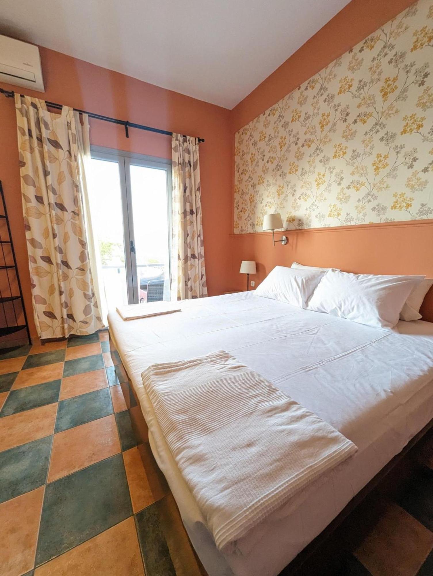 Okeania Seafront Rooms In Камена-Вурла Экстерьер фото