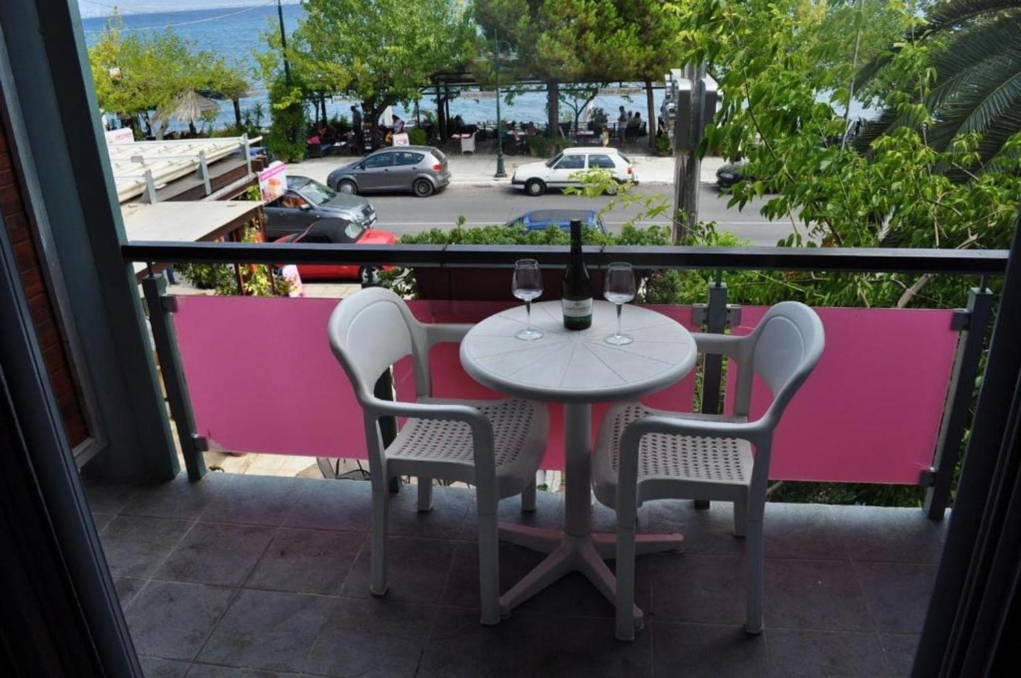 Okeania Seafront Rooms In Камена-Вурла Экстерьер фото