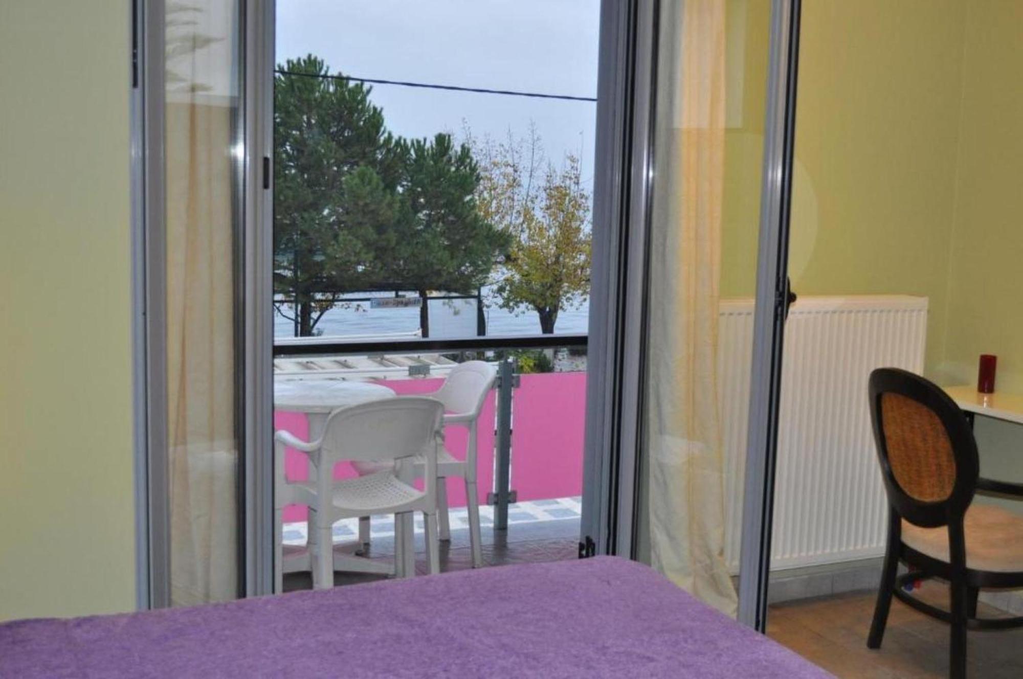 Okeania Seafront Rooms In Камена-Вурла Экстерьер фото
