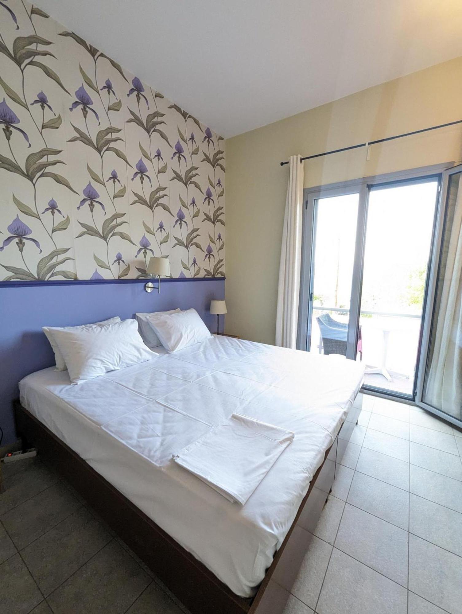 Okeania Seafront Rooms In Камена-Вурла Экстерьер фото