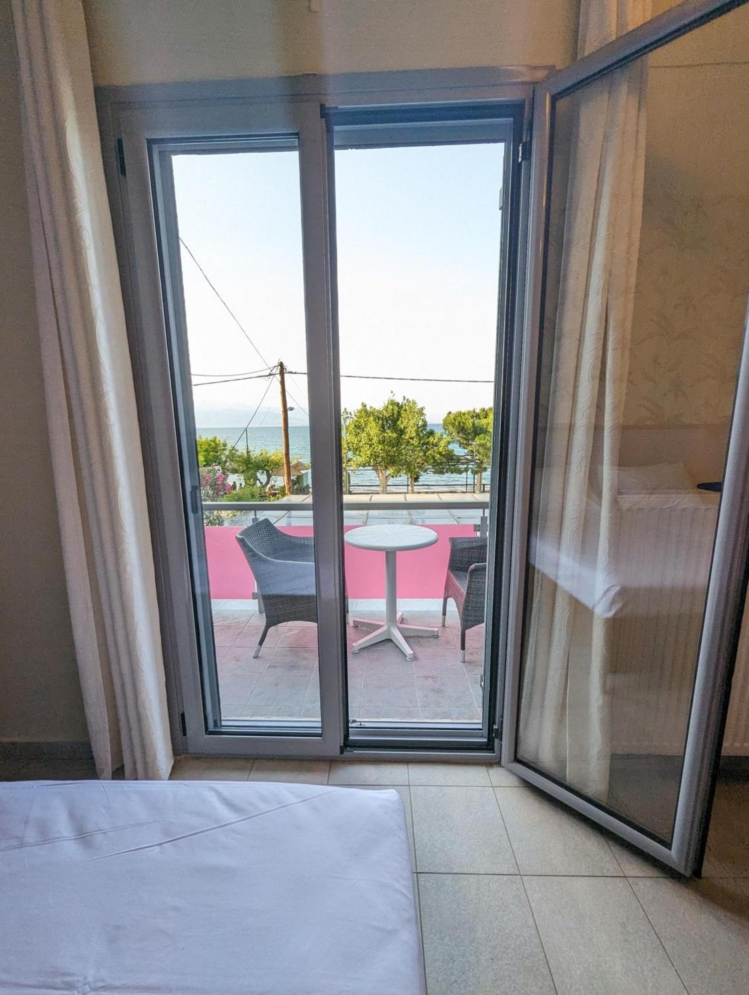 Okeania Seafront Rooms In Камена-Вурла Экстерьер фото