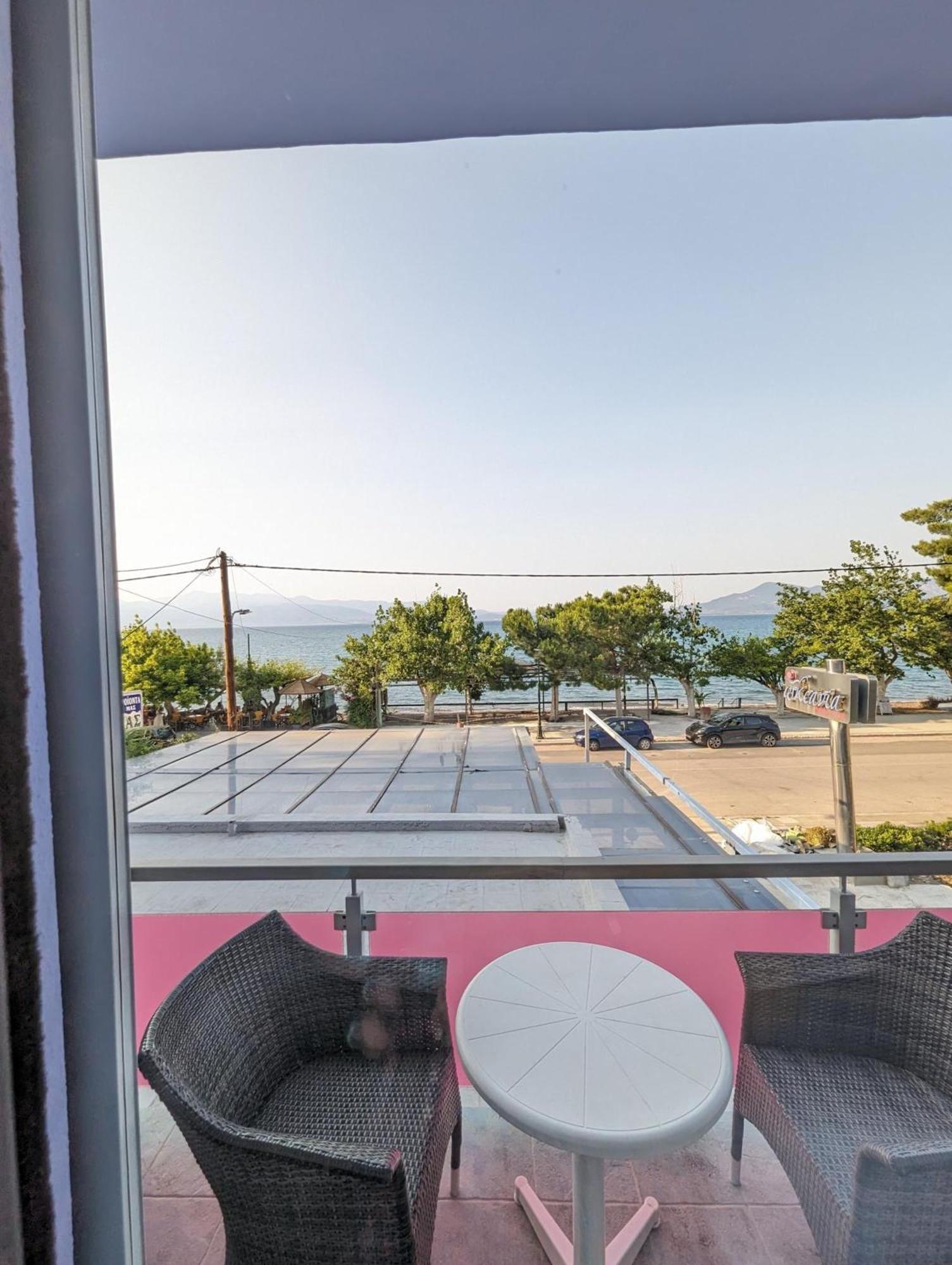 Okeania Seafront Rooms In Камена-Вурла Экстерьер фото