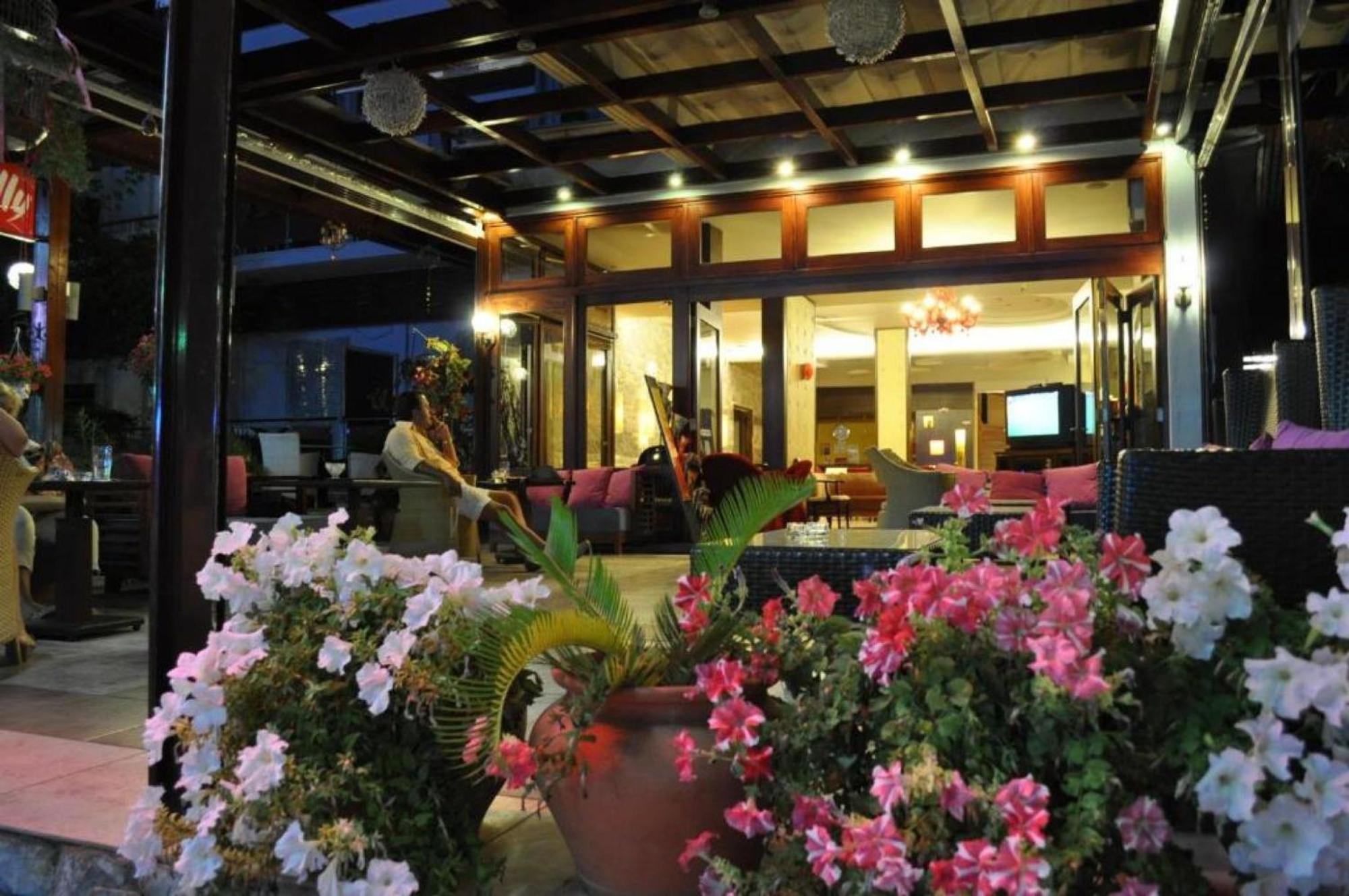 Okeania Seafront Rooms In Камена-Вурла Экстерьер фото