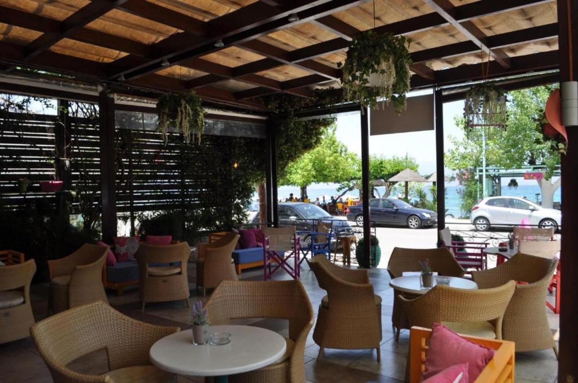 Okeania Seafront Rooms In Камена-Вурла Экстерьер фото