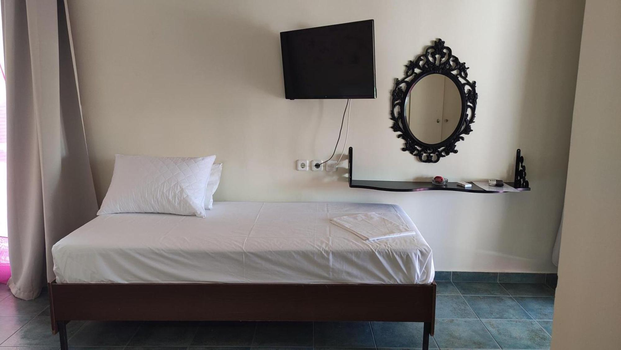 Okeania Seafront Rooms In Камена-Вурла Экстерьер фото